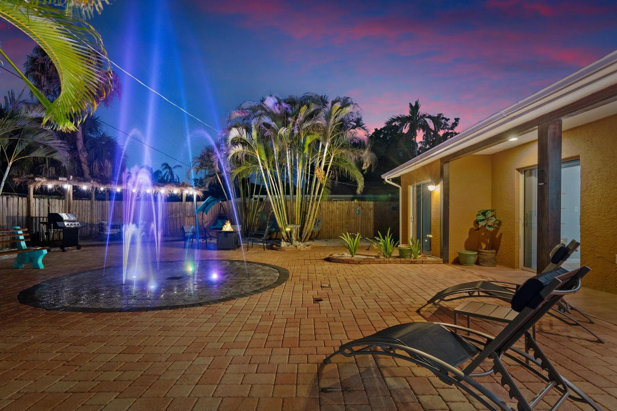 Coastal Villa W Amazing Courtyard - Splash Pad! Sarasota Ngoại thất bức ảnh
