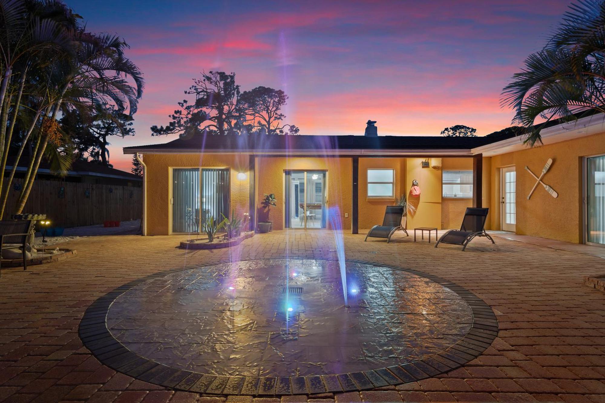Coastal Villa W Amazing Courtyard - Splash Pad! Sarasota Ngoại thất bức ảnh