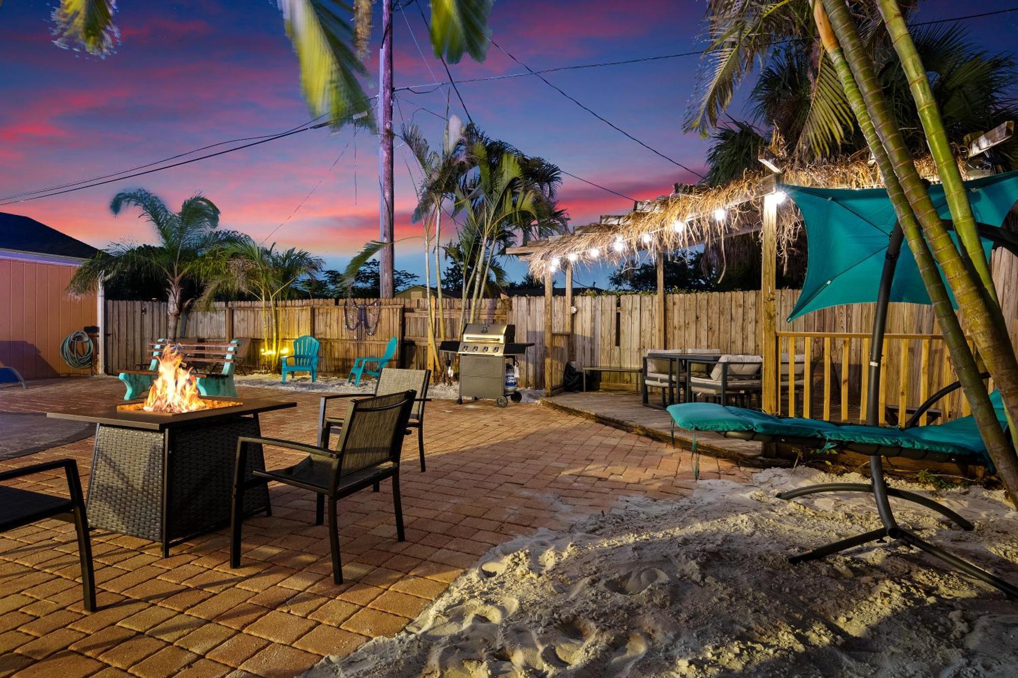 Coastal Villa W Amazing Courtyard - Splash Pad! Sarasota Ngoại thất bức ảnh