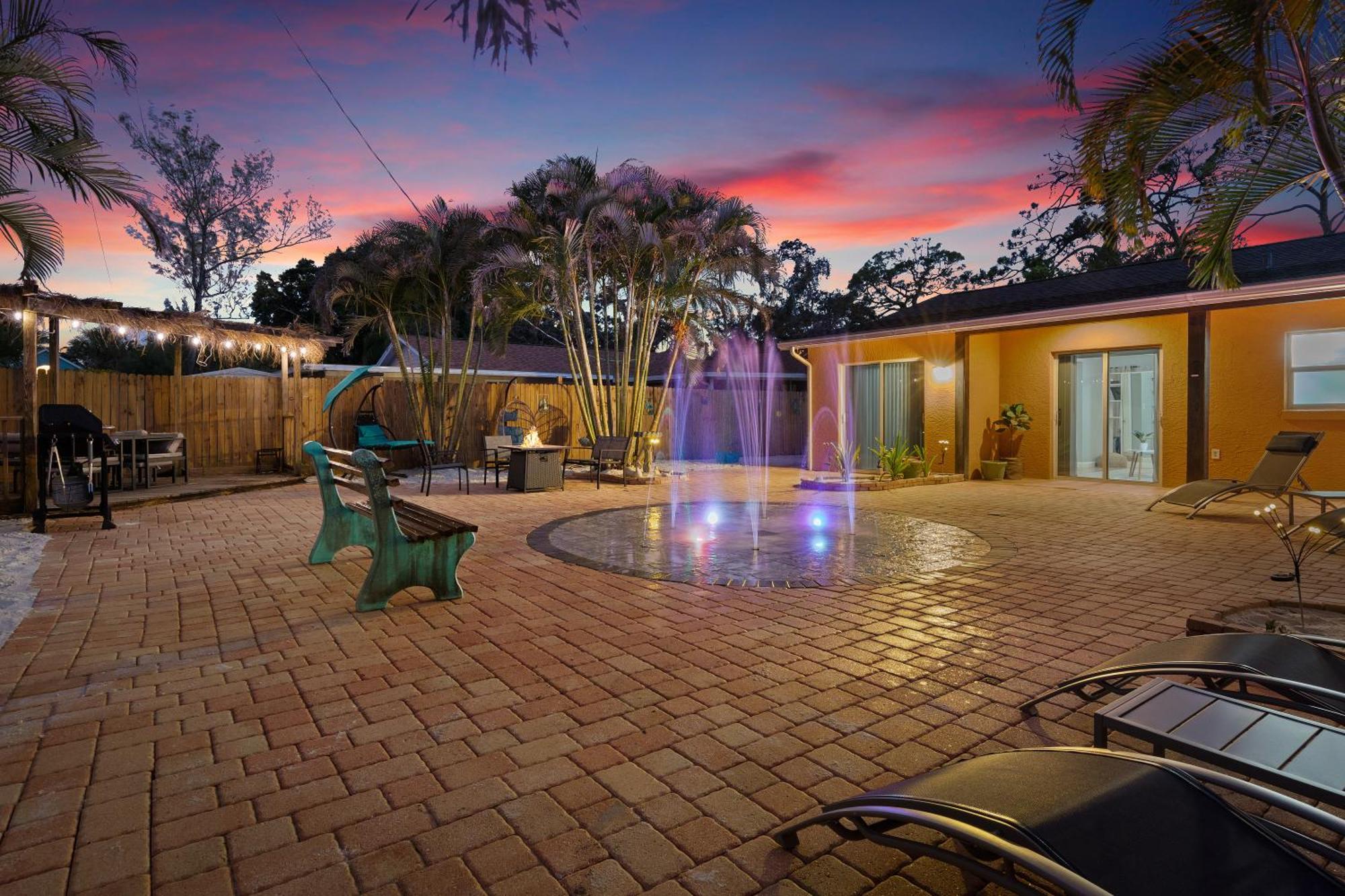 Coastal Villa W Amazing Courtyard - Splash Pad! Sarasota Ngoại thất bức ảnh