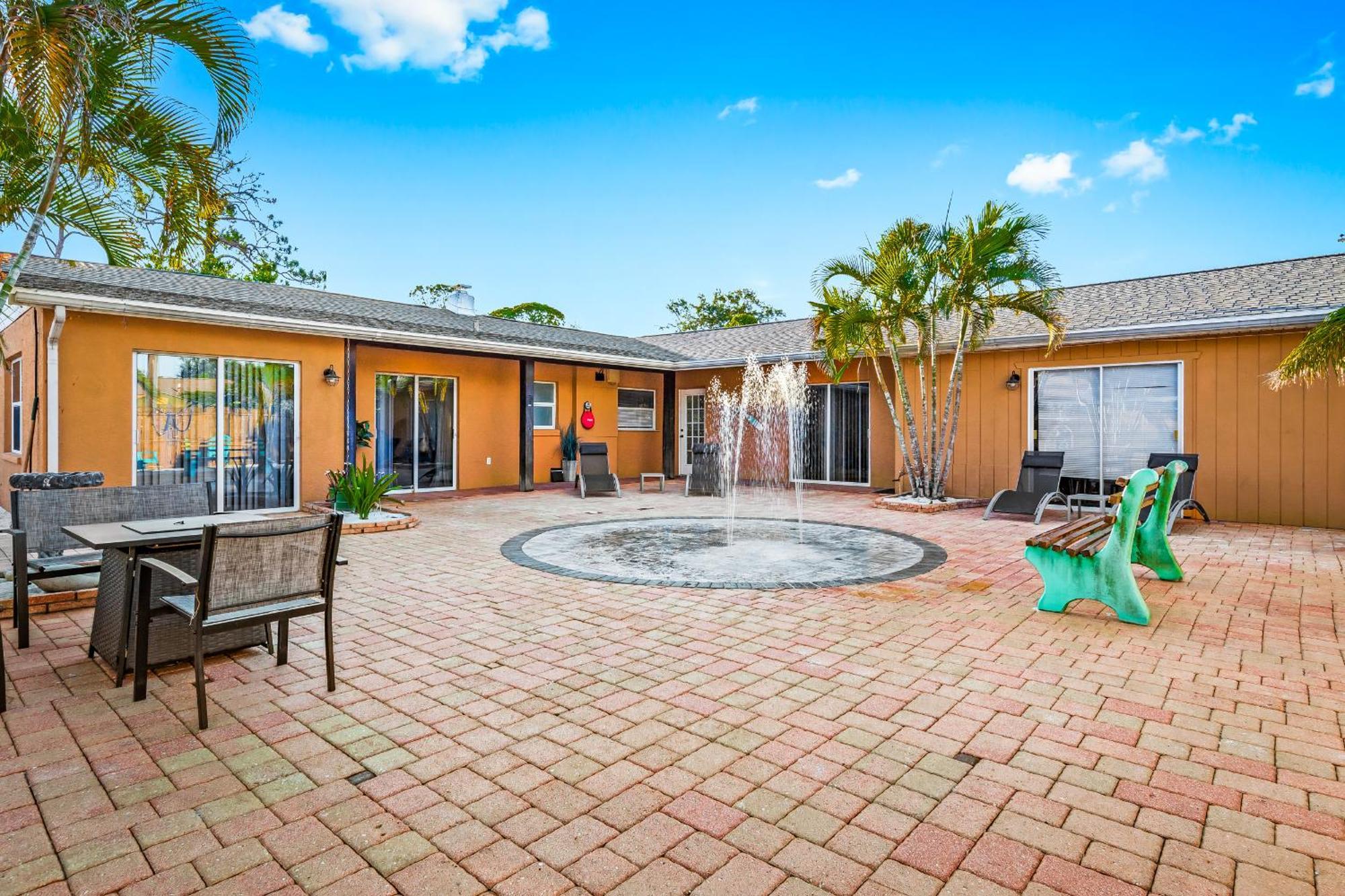 Coastal Villa W Amazing Courtyard - Splash Pad! Sarasota Ngoại thất bức ảnh