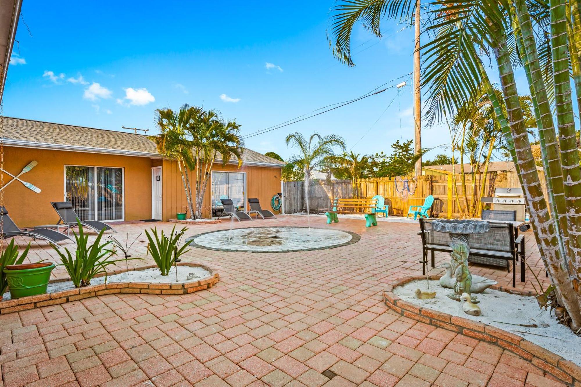 Coastal Villa W Amazing Courtyard - Splash Pad! Sarasota Ngoại thất bức ảnh