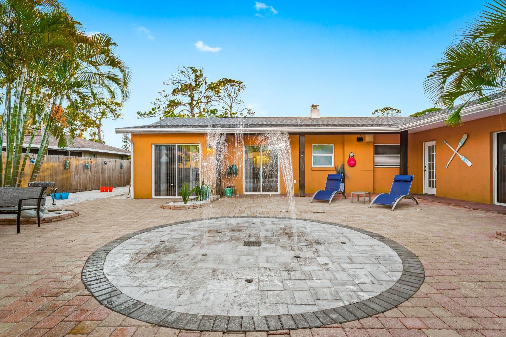 Coastal Villa W Amazing Courtyard - Splash Pad! Sarasota Ngoại thất bức ảnh